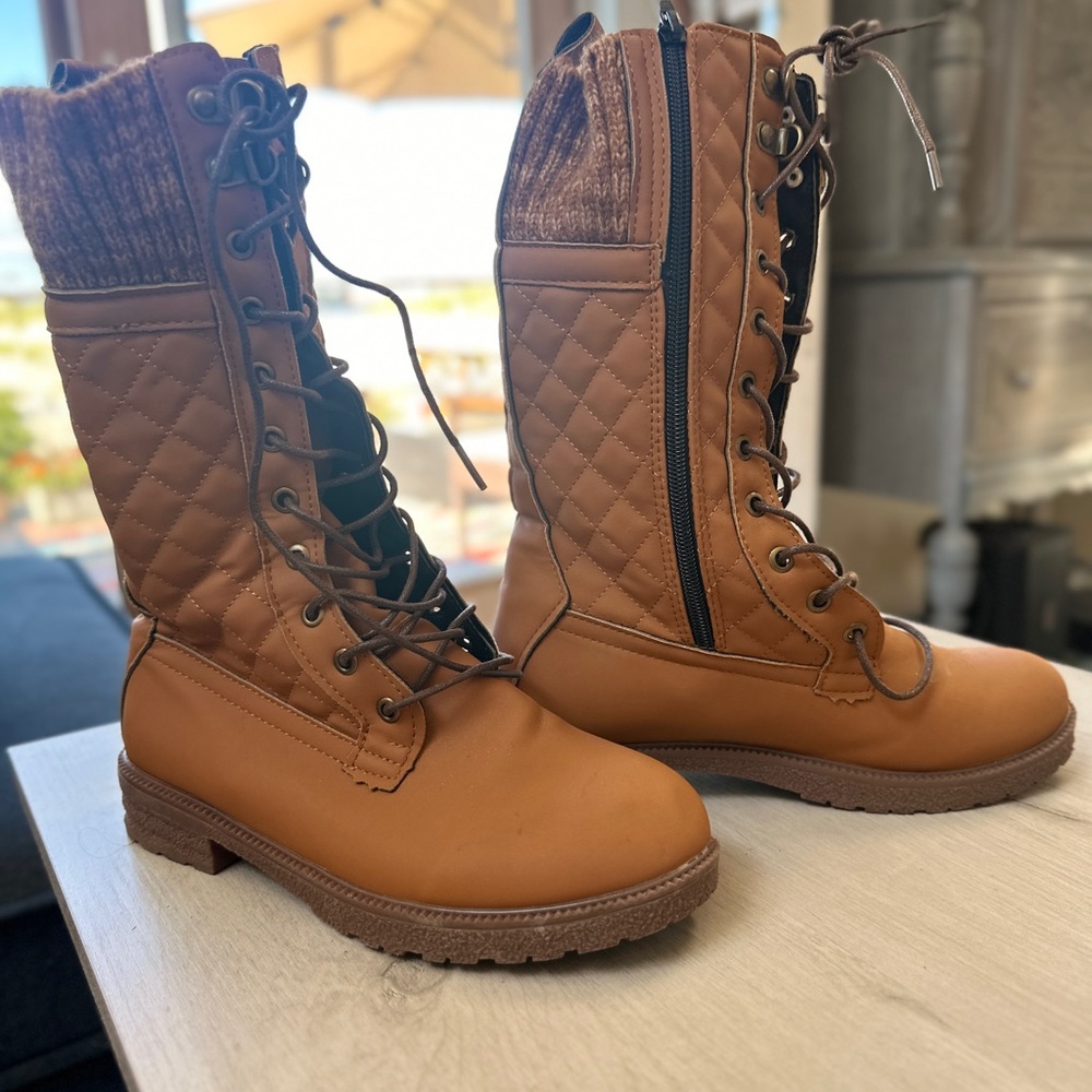Women’s Quilted Lace-Up Combat Boots Tan Brown Faux Leather Knit Cuff Size 7.5